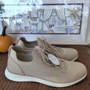 Women's Hush Puppies "Advance Knit" Cream/Tan Knit Lightweight Oxford. Size 9.5M